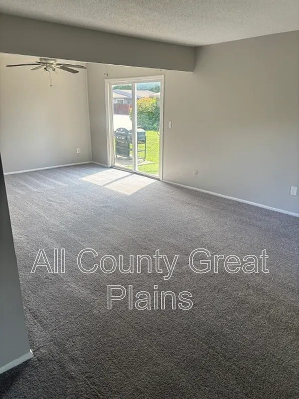 3 bed, 2.0 bath, $1,395 — Photo 2
