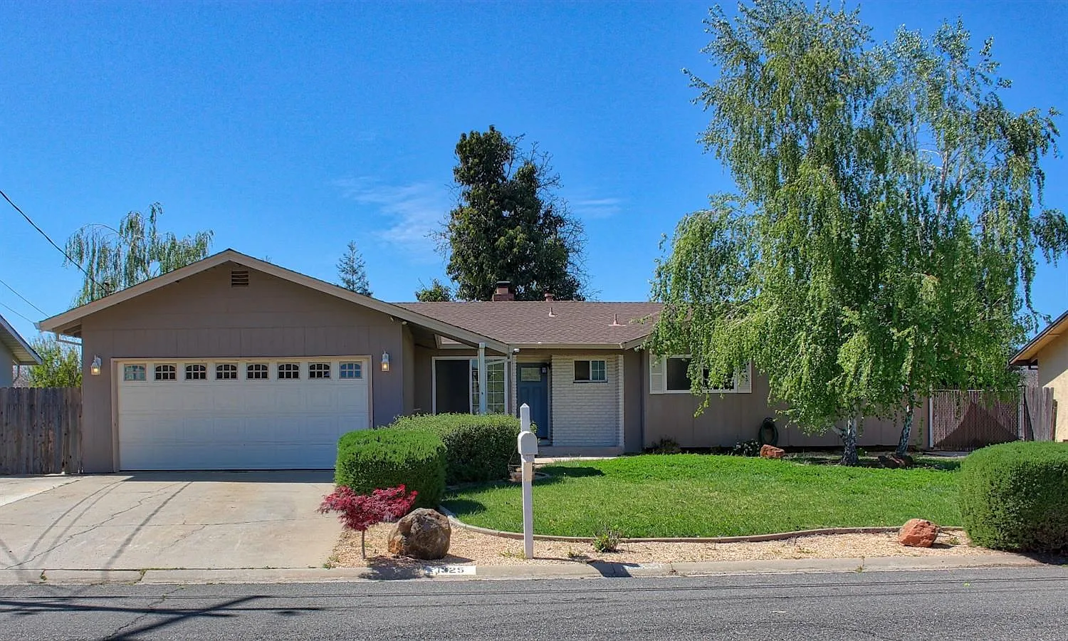 1325 Creswell Dr photo 1