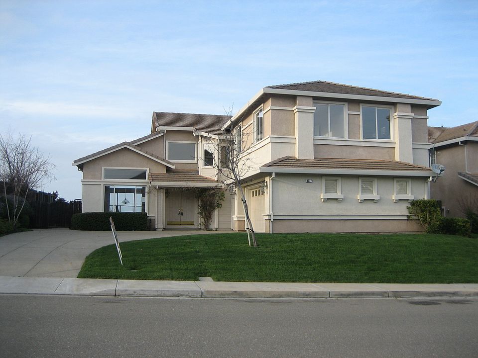 5BR home in quite n'hood!