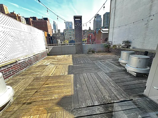 Rented by Salon Realty Corp | media 7