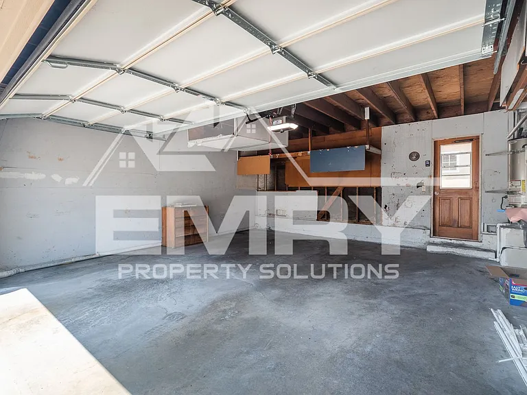 9781 S Karmont Ave — Photo 40