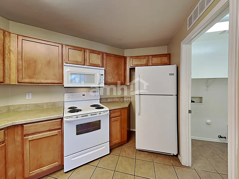 938 E Sheriffs Draw Ln — Photo 3