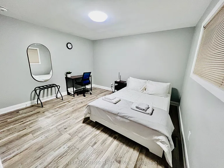 34 Stanley Ave — Photo 10