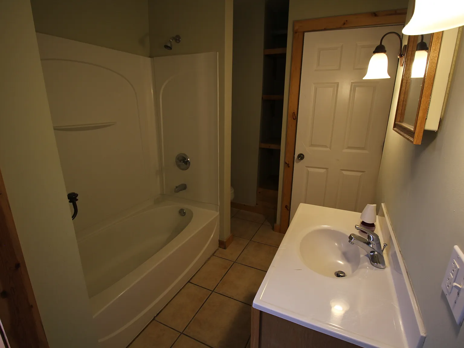 Studio, 1.0 bath, 550 sqft, $745 — Photo 4