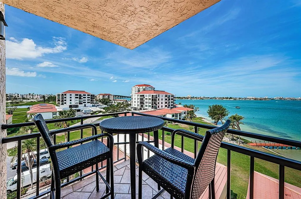2 bed, 2.0 bath, 1055 sqft, $3,000 — Photo 4