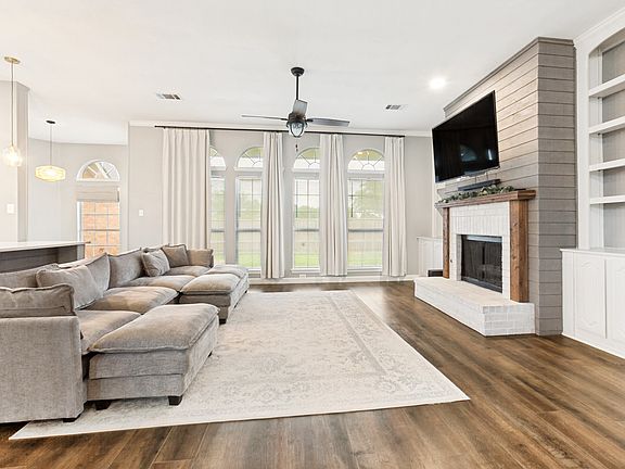 5th image of 7305 Silverthorn Dr
