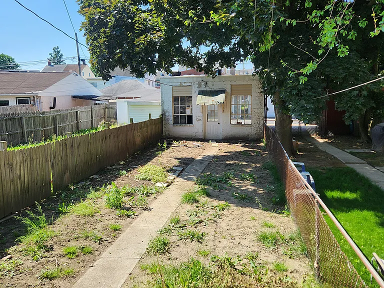 340 E Guilford St — Photo 25