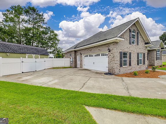 3rd image of 124 Tolliver Ln