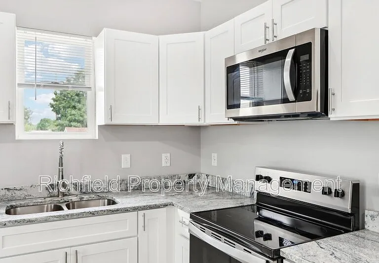 2034A E Maryland St — Photo 10