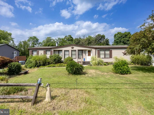 1215 E Main St, Douglassville, PA 19518