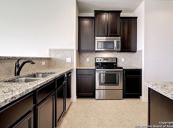 5th image of 337 Azalea Way