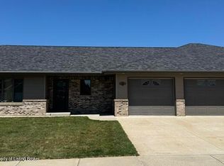 2402 5th St W, Dickinson, ND 58601