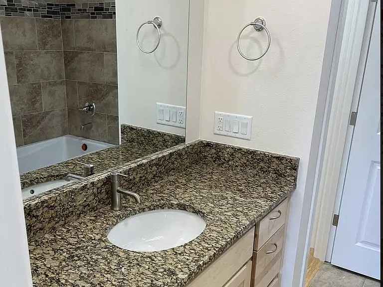 Bright and Airy Home with Stainless Steel Kitchen, Vaulted Ceilings & Washer + Dryer — Photo 6