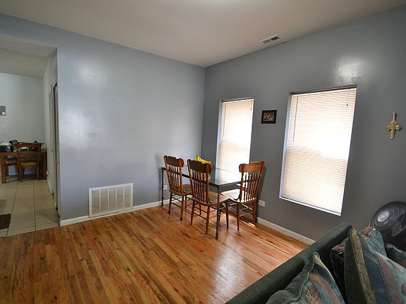 3rd image of 1013 N Karlov Ave