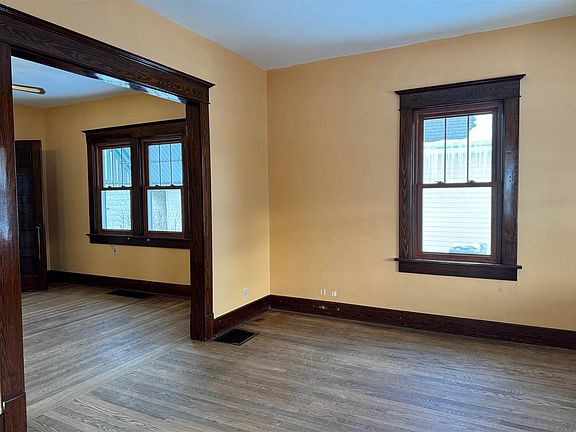 3rd image of 152 W College St
