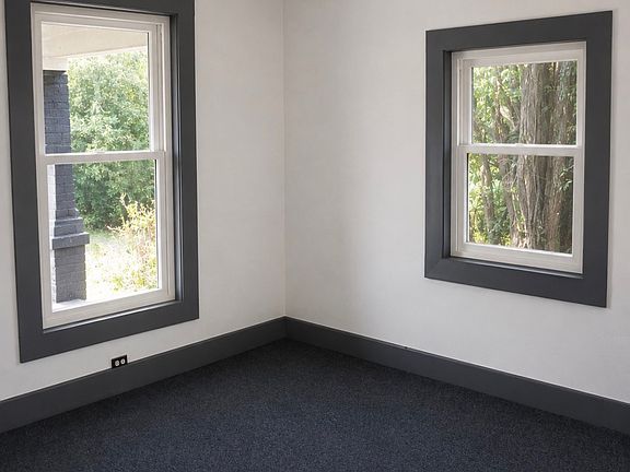 4th image of 2341 Parker Ave