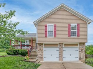 2526 SE Kimbrough Pl, Lees Summit, MO 64063