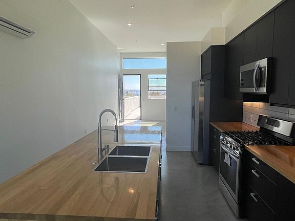5th image of 2603 Dove St #323