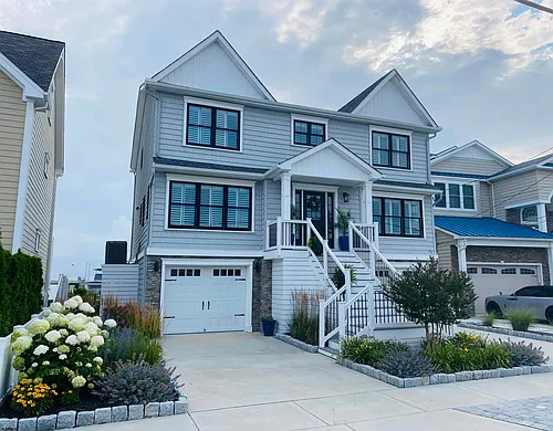 726 W Shore Dr Photo 1