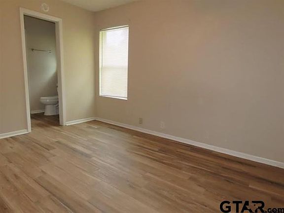 3rd image of 510 W Emma St