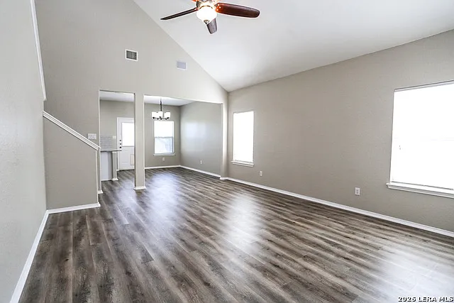 305 Maple Way — Photo 4