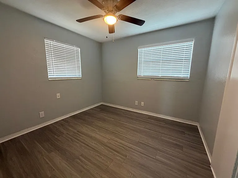 2935 Dr Martin Luther King Jr St S — Photo 12