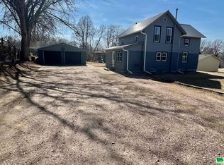 810 Kerr Dr, Akron, IA 51001