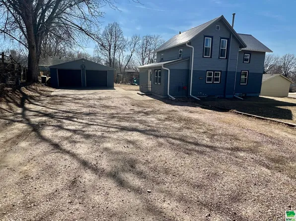 810 Kerr Dr, Akron, IA 51001