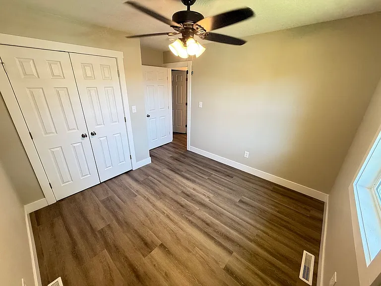 201 E Hall St — Photo 18