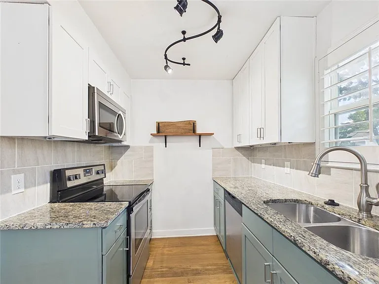 6211 Manor Rd #107 — Photo 32