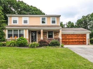 109 Beacon Hills Dr S, Penfield, NY 14526