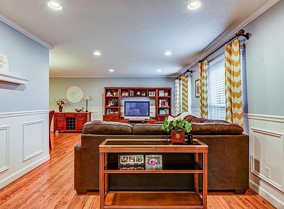 5th image of 217 Clear Meadows Dr