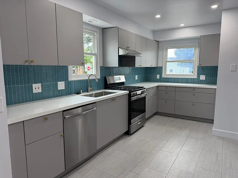 904 Lexington Ave — Photo 2