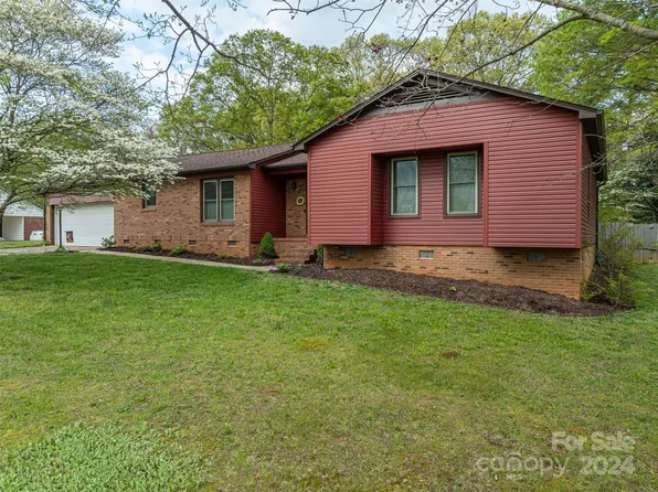 304 Terrace Pl, Lincolnton, NC 28092