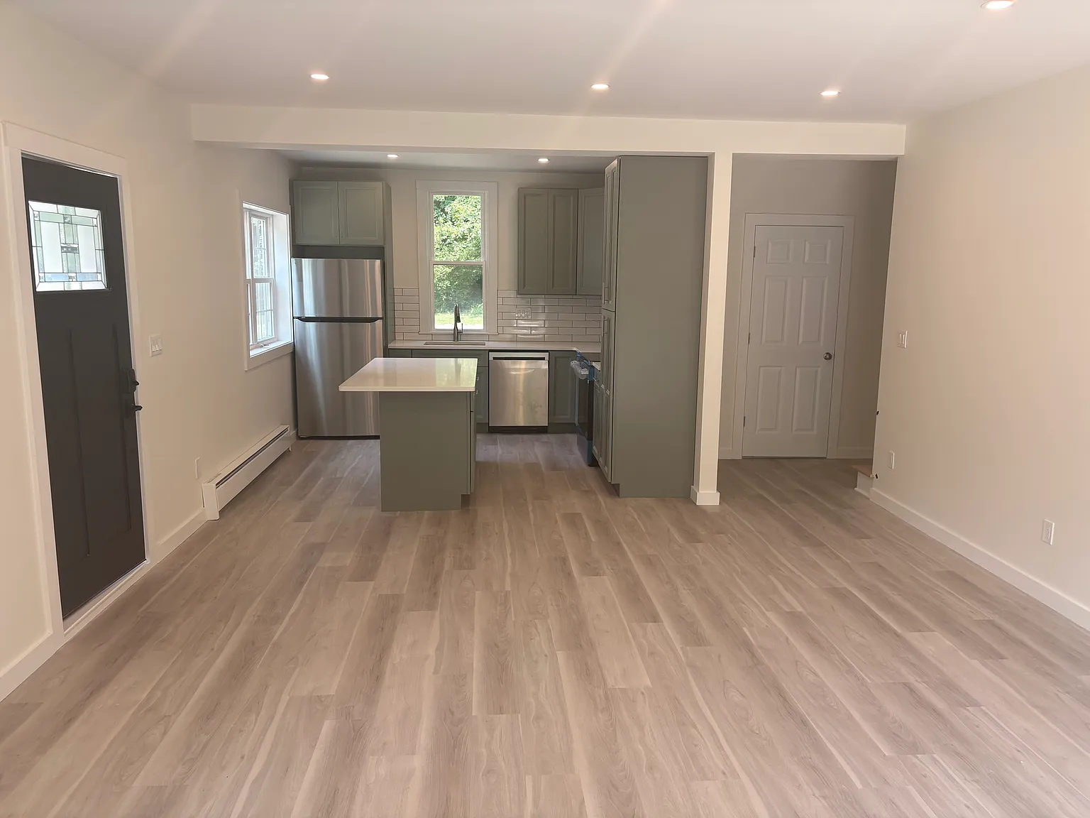 3 bed, $3,450 — Photo 3