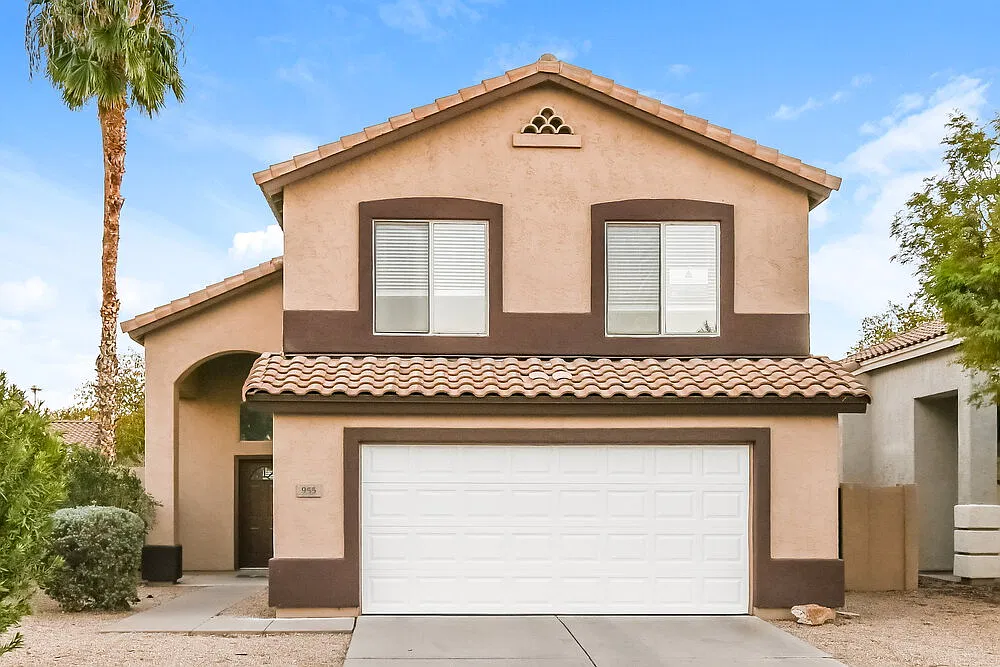 3 bed, 2.5 bath, 1521 sqft, $2,330 — Photo 1