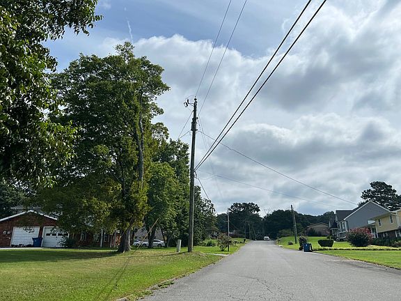 4th image of 302 Richard Dr