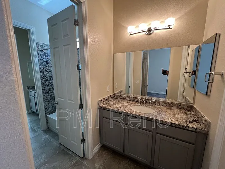 8378 Simsbury Dr — Photo 12