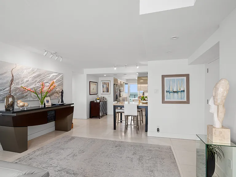939 Coast Blvd — Photo 17