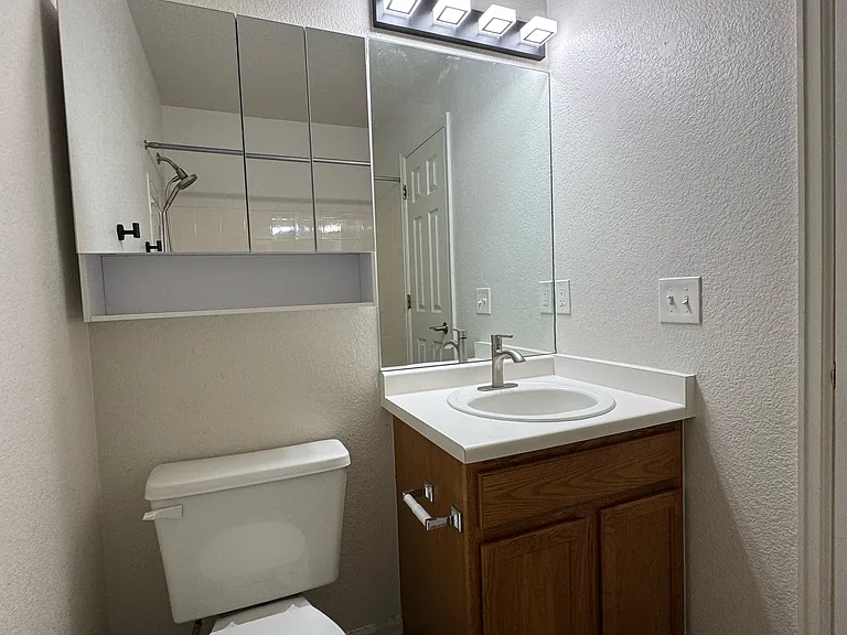 1232 S Waco St #F — Photo 12