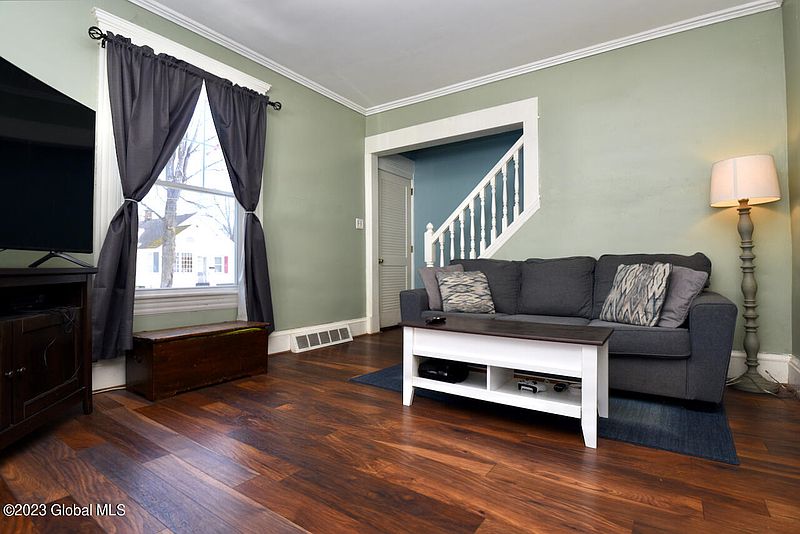 4th image of 12 Saratoga Boulevard