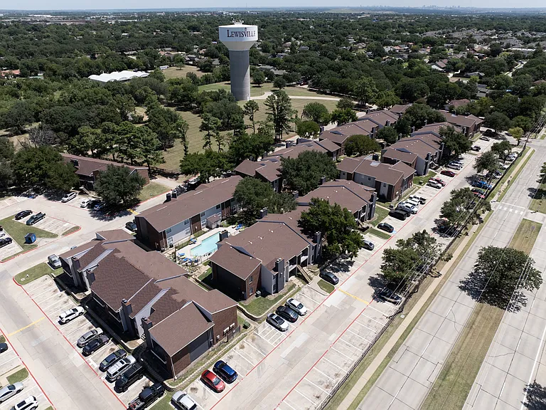 Oak Tree Village — Photo 55