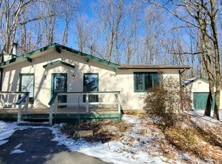1087 State Rd, Effort, PA 18330