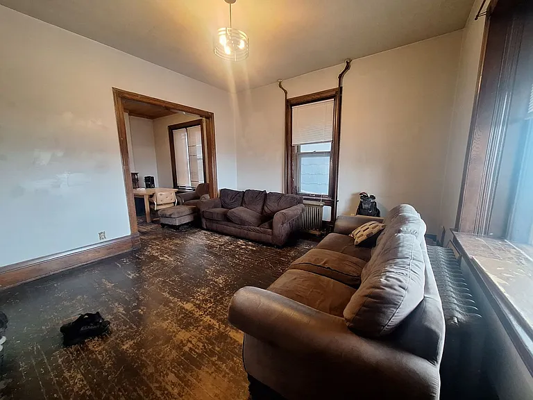529 W 4th St #1 — Photo 7