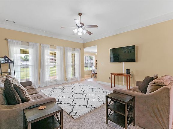 5th image of 226 Willow Springs Dr