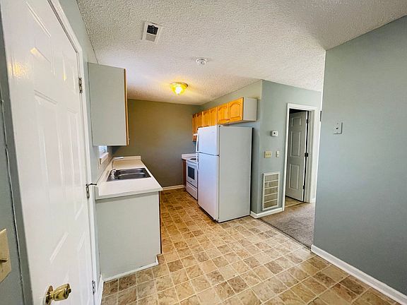 3rd image of 13 Crescent View Dr #167-1
