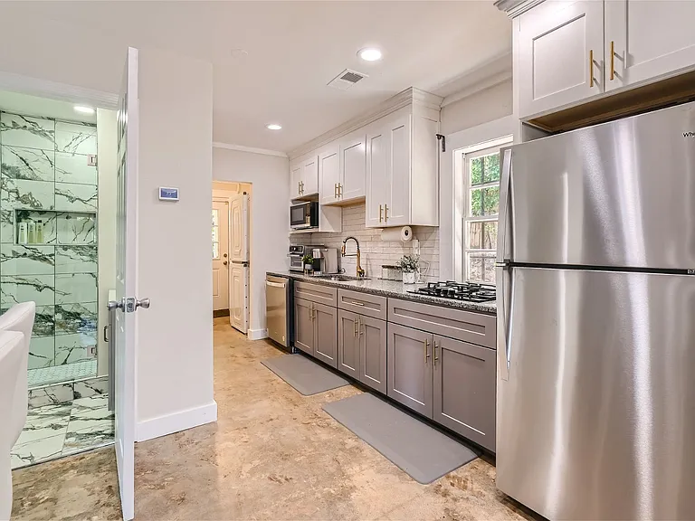 220 Bass St SE — Photo 6