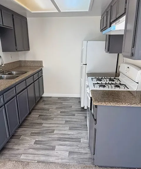 219 Daisy Ave — Photo 2