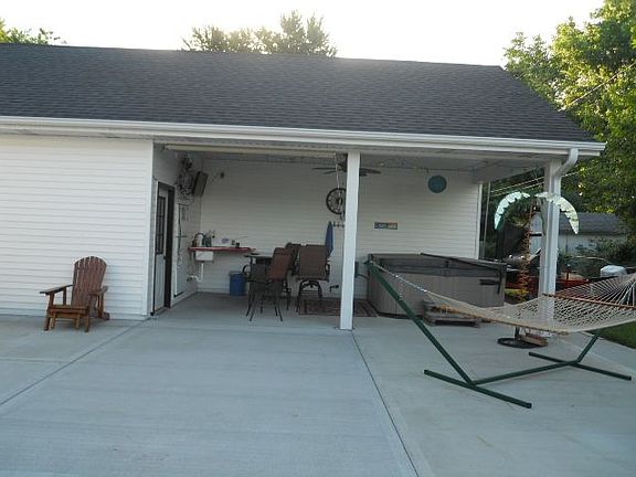 2nd image of 211 W Alexander St