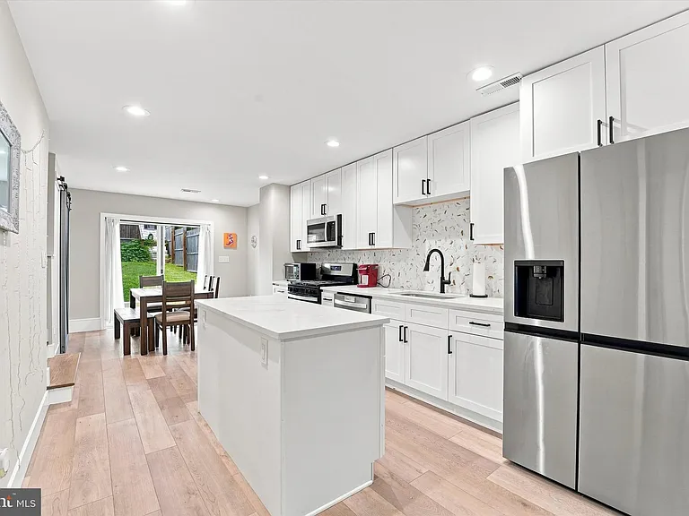 126 W Hector St — Photo 4